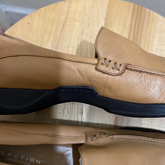 Kenneth Cole’s Reaction Tournament men’ leather slip on loafers. Tan. Size 7.5 - Picture 4 of 9
